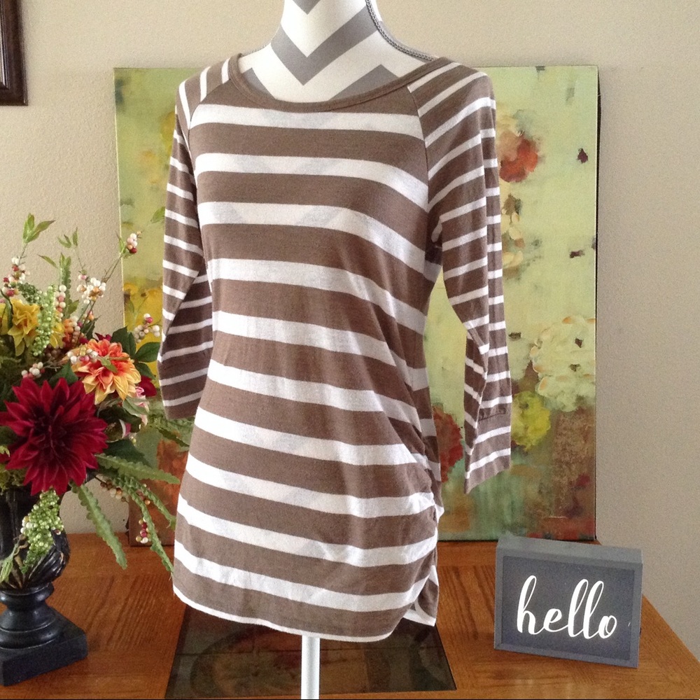 Old Navy Maternity Beige and White Top
